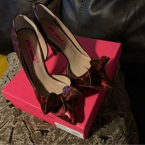 Betsy Johnson 7.5 Red Leopard Stilettos